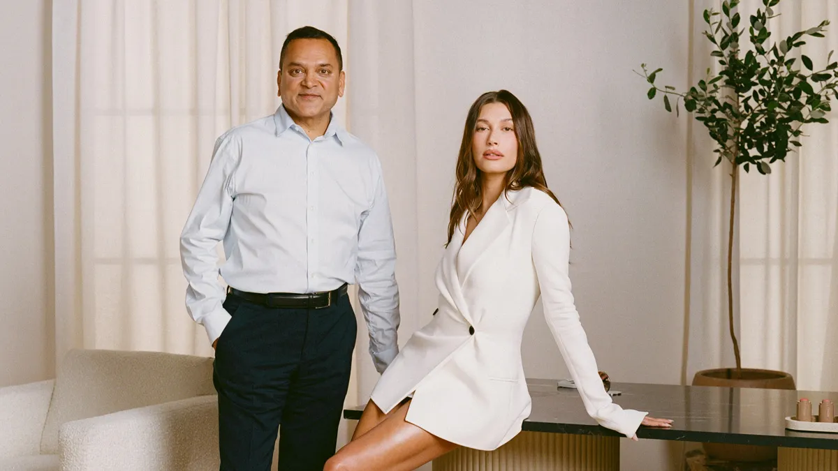 Audiense blog - image - Hailey Bieber et Tarang Amin, PDG d'e.l.f.